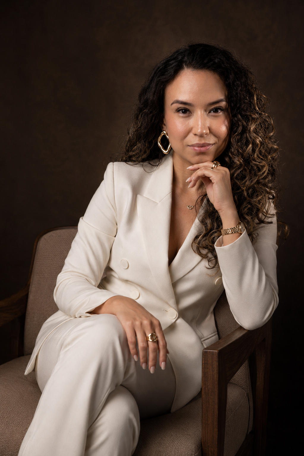 Thalita, fundadora da Athena Digital, em composição editorial